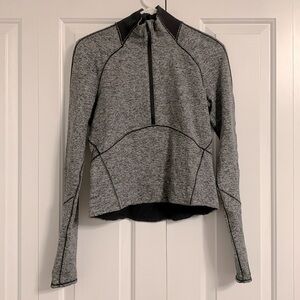 Lululemon fleece lined, cropped half zip. Size 6. Zipper pocket detail.